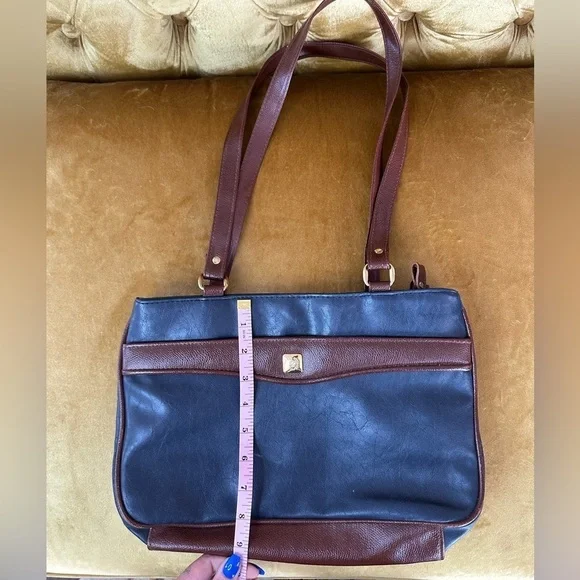 Kathie Lee Collection Authentic Vintage Leather Shoulder Bag/Purse with Pockets - Picture 3 of 14